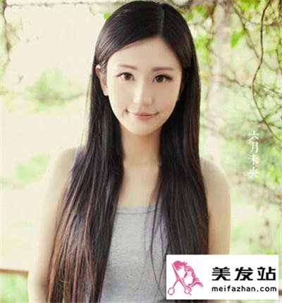 气质女生长直发发型 感受甜美淑女温婉风