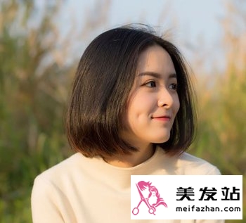 梨花头自己怎么吹 女生中分短发梨花头发型